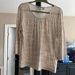 Chico 3/4qt sleeve shirt.   Gently worn- great condition